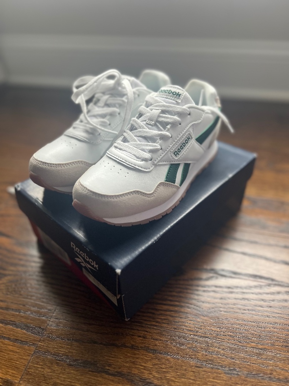 *NEW* Reebok Harman Sneakers Big Kid Size 3M